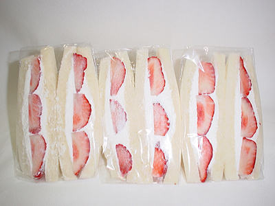 画像1: 苺と生クリームのサンド