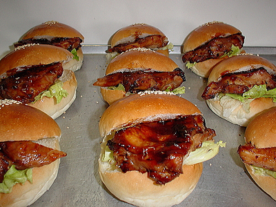 画像1: 照り焼きチキンバーガー